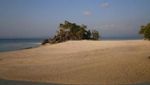 Keindahan Pantai Bambarano di Sulteng yang Jarang Orang Tahu