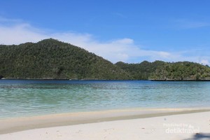 Keindahan Pantai di Raja Ampat, Bukan Fatamorgana!