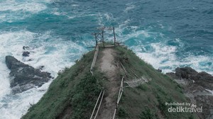 Keindahan Pantai Siung yang Eksotis dari Bukit Pengilon