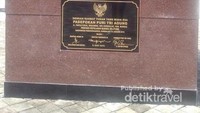 plakat di dirikannya puri tri agung