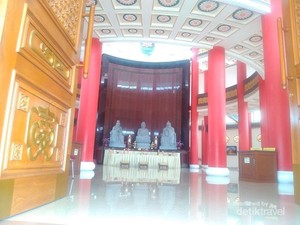 Kekhusukan Imlek di Vihara Puri Tri Agung Bangka