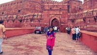 Bangunan depan Agra Fort