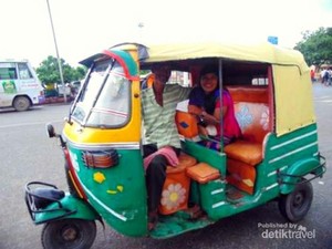 Keliling Agra, dari Benteng Sampai Buku Kamasutra
