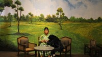 Berfoto dengan Mantan Presiden RI, Gus Dur. Jangan lupa salim ya ! :)