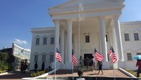 White House yang ada dalam wahana The Legend Star