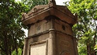Salah satu nisan di Museum Taman Prasasti