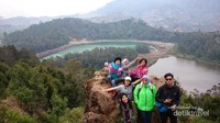 Panorama alam Dieng di lihat dari Batu Ratapan Angin