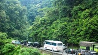Aktivitas lalu lintas yang cukup padat