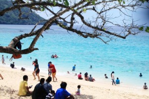 Kembaran Pantai Kuta Ada Juga di Minahasa Utara