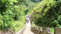 Janjang Koto Gadang berada di lembah Ngarai Sianok