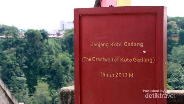 Papan nama Great Wall of Koto Gadang