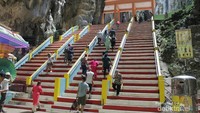 Anak tangga menuju puncak Batu Caves