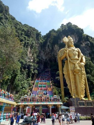 Kemegahan Bukit Kapur Berwarna-warni di Batu Caves, Malaysia