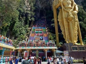 Kemegahan Bukit Kapur Berwarna-warni di Batu Caves, Malaysia