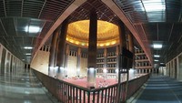 Interior masjid dilihat dari lantai dua