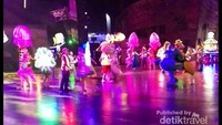 Meriahnya parade cahaya di Trans Studio Bandung