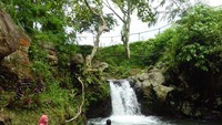 Air terjun mini di dekat perkemahan