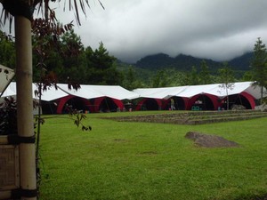 Kemping Seru Bersama Keluarga di Batu Tapak, Sukabumi