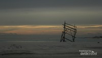 Suasana Sebelum Sunrise di Pantai Mang Kalok