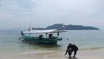 Kenalkan Ini Pantai Mutun, Si Cantik dari Pesisir Lampung