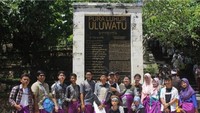 Terkadang adat menjadi pelengkap dan daya tarik dari sebuah objek wisata