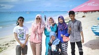 Keindahan Pantai Pandawa menawarkan pesona yang menarik dalam suatu kebersamaan yang menyenangkan.