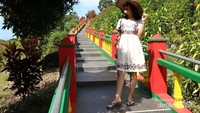 Tangga Warna Warni di Vihara Dewi Kwan Im