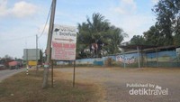 Gerbang masuk Ostrich Show Farm