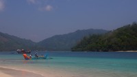 Laut biru di telut kiluan