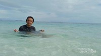 Salah satu pantai yang ada di Pulau Banyak, airnya sangat bening bukan?