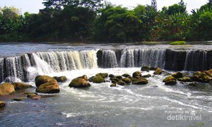 Keren, Bekasi Punya Miniatur Air Terjun Niagara