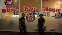 Saya bersama pemilik Wong Java House