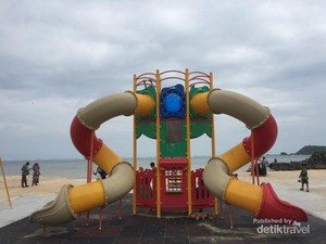 Keren! Kuta Mandalika Jadi Pantai Ramah Anak di Pulau Lombok