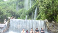 Di kolam pemandian