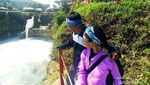 Keren! Pacitan Punya Pantai Dengan Air Terjun