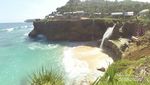 Keren! Pacitan Punya Pantai Dengan Air Terjun