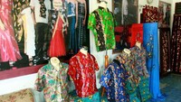 Ragam warna dan motif kemeja batik Papua (dok. Bayi Maitra/ACI)