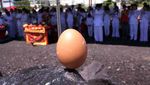 Keren! Telur Bisa Berdiri Sendiri di Perayaan Peh Cun