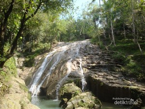 Keren! Yogya Punya Air Terjun yang Bisa Didaki