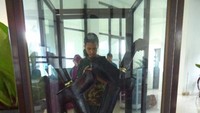 Keris raksasa di pameran PLUT