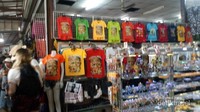 Aneka souvenir khas Thailand.