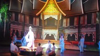 Rumah Gadang pindah di pertunjukan Alcazar