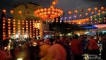 Ketika Pasar Gede Meriah dengan Lampion Merah