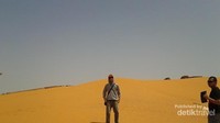 Bersiap mendaki bukit Sahara