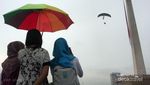 Ketika Sang Merah Putih Raksasa Berkibar di Monas