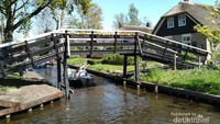 Desa Giethoorn di Belanda