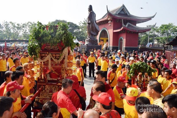 Mengarak Sam Po alias Taopekong Cheng Ho