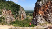 Pemandangan setelah sampai di salah satu puncak Khuha Mountain.