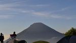 Kibar Merah Putih di Puncak Sikunir, Dieng