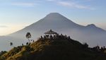 Kibar Merah Putih di Puncak Sikunir, Dieng